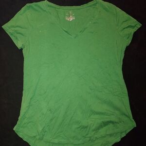 New York & Company Vibrant Green V-Neck Tee